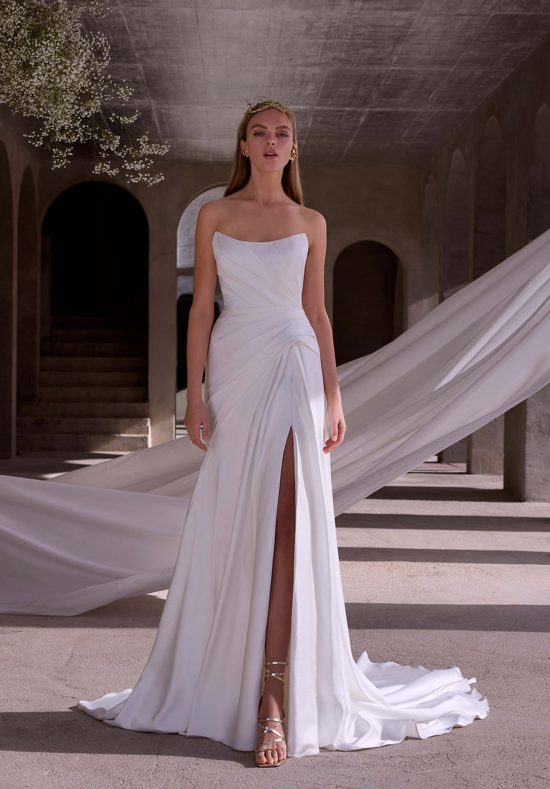 Zenobia från Morilee i fit and flare stil brudklänning