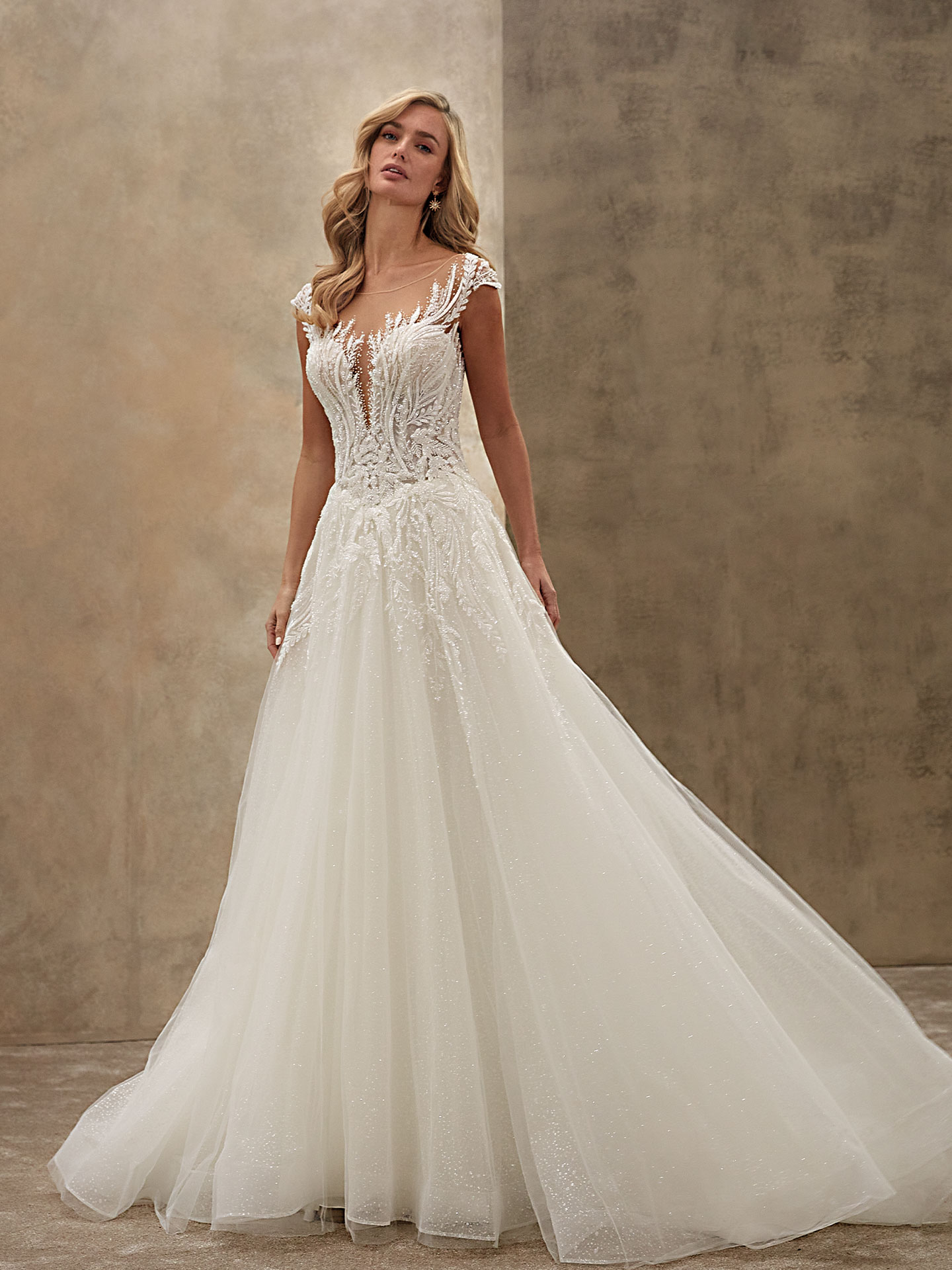 Style 1548 från Demetrios i a-line stil brudklänning