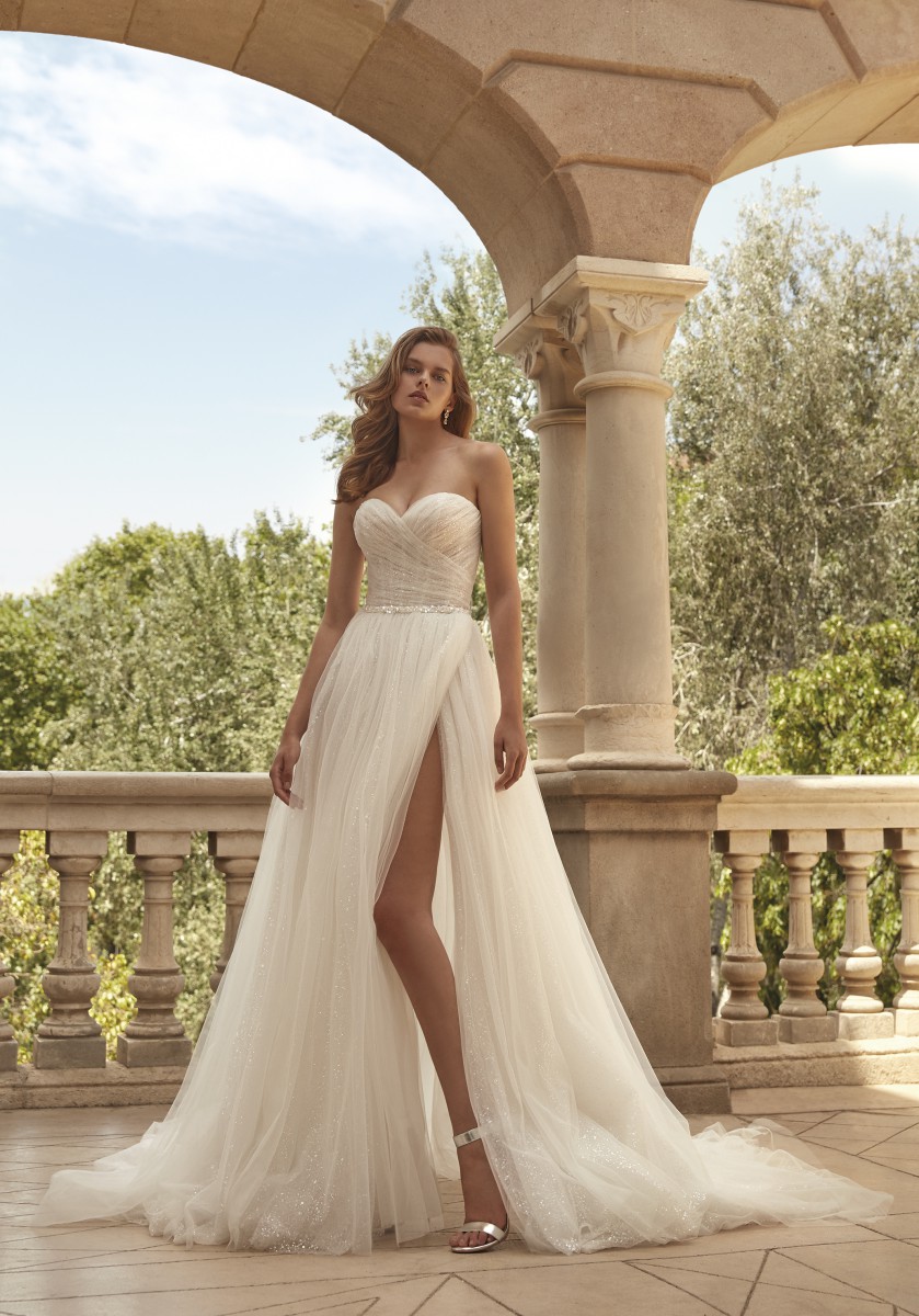 Style 1153 från Demetrios i ballgown stil brudklänning