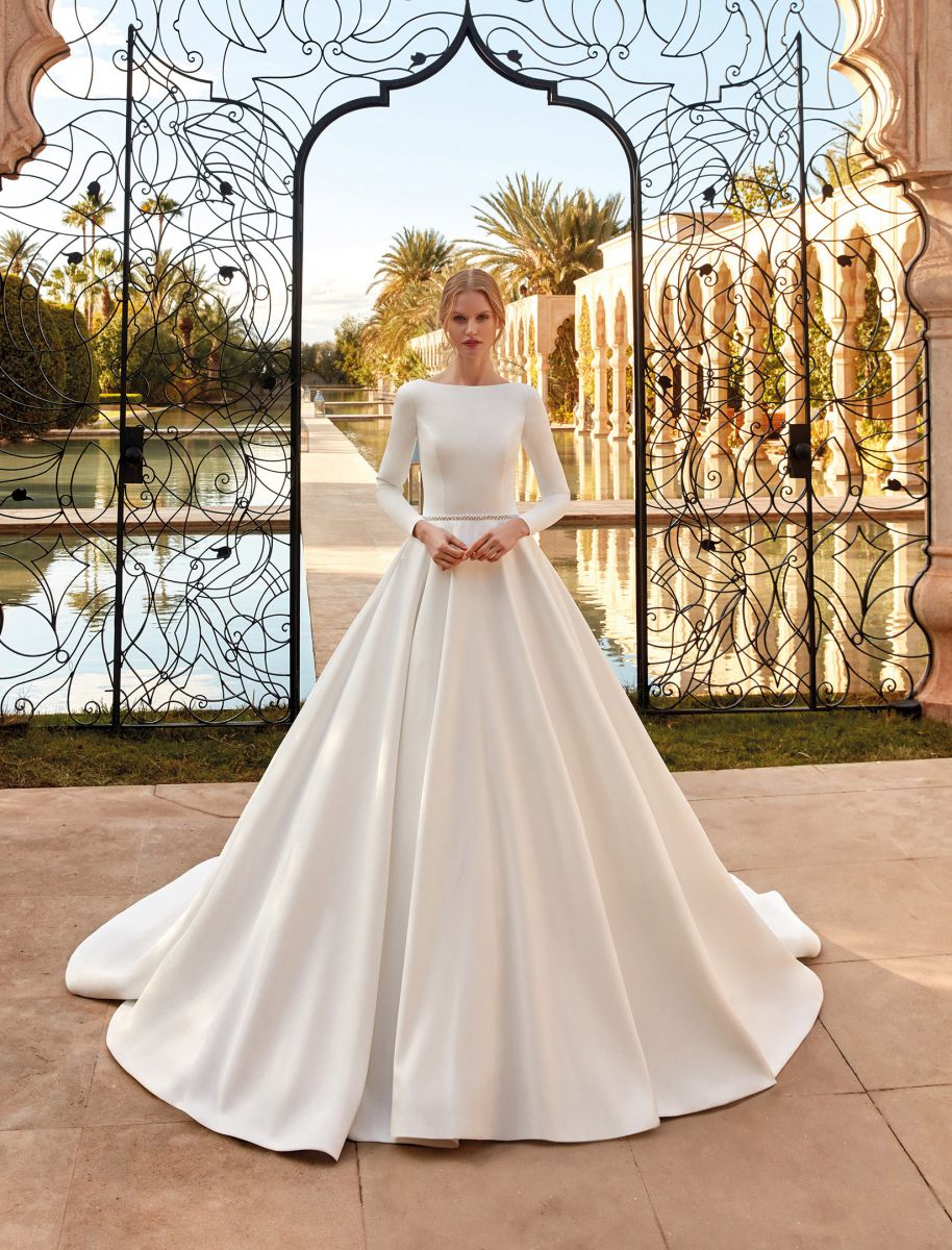 Style 1127 från Demetrios i ballgown stil brudklänning
