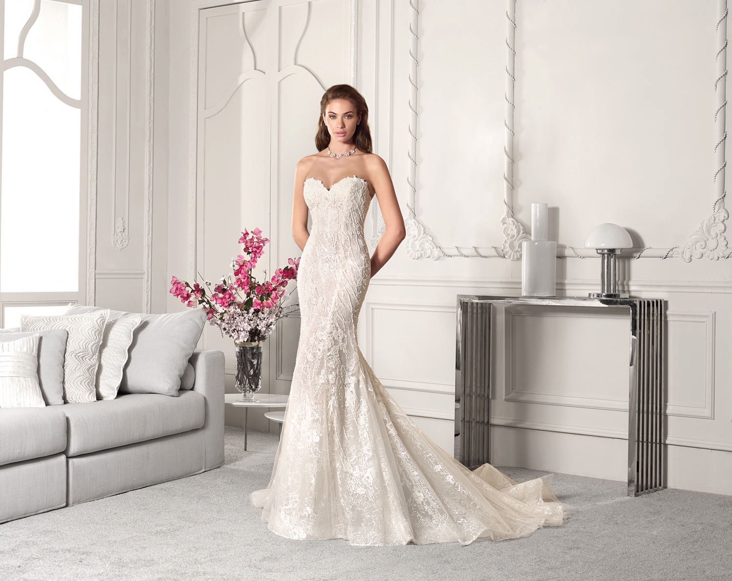 Style 867 från Demetrios i flared stil brudklänning