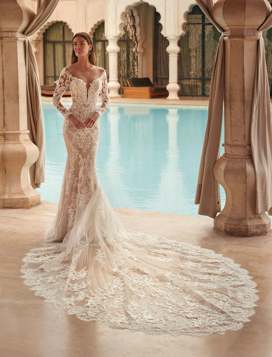 Style 1117 från Demetrios i flared stil brudklänning
