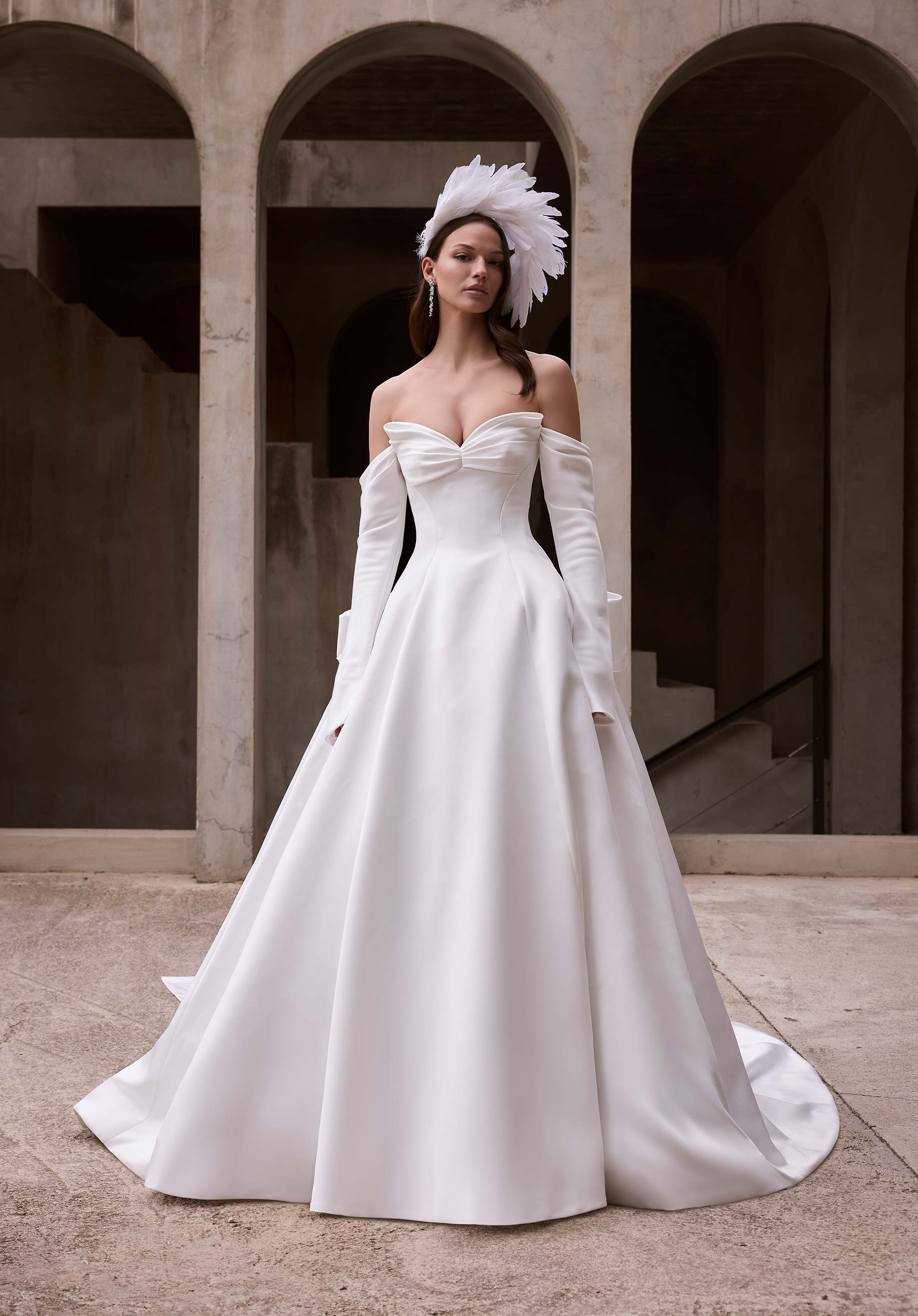 Arete från Morilee i ball gown stil brudklänning
