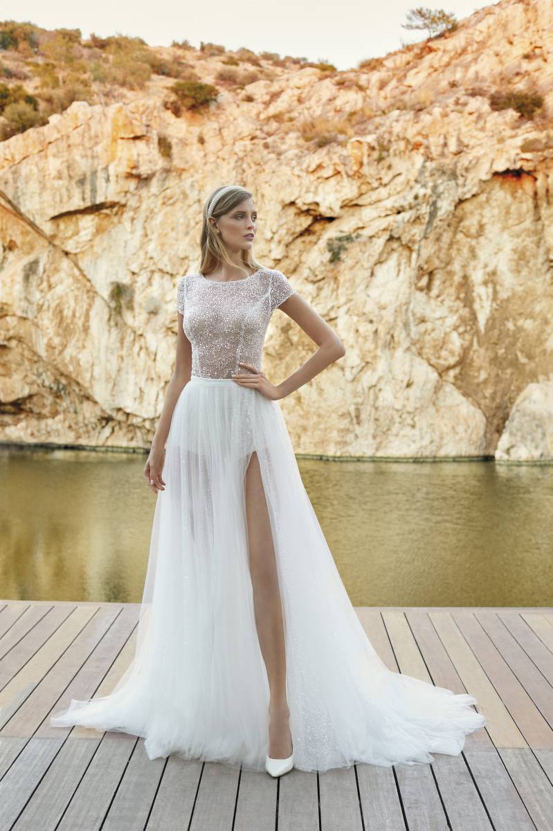 Style T221 – SK13 från Demetrios i a-line, separate skirt, separate top stil brudklänning
