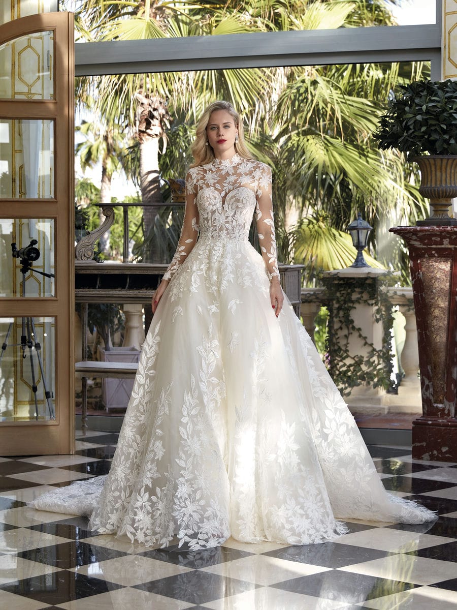 Style 1243 från Demetrios i ballgown stil brudklänning