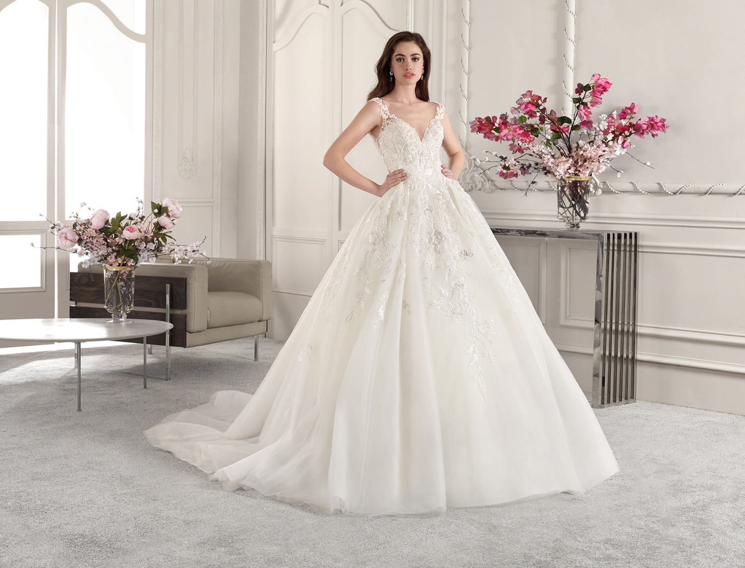 Style 830 från Demetrios i ballgown stil brudklänning