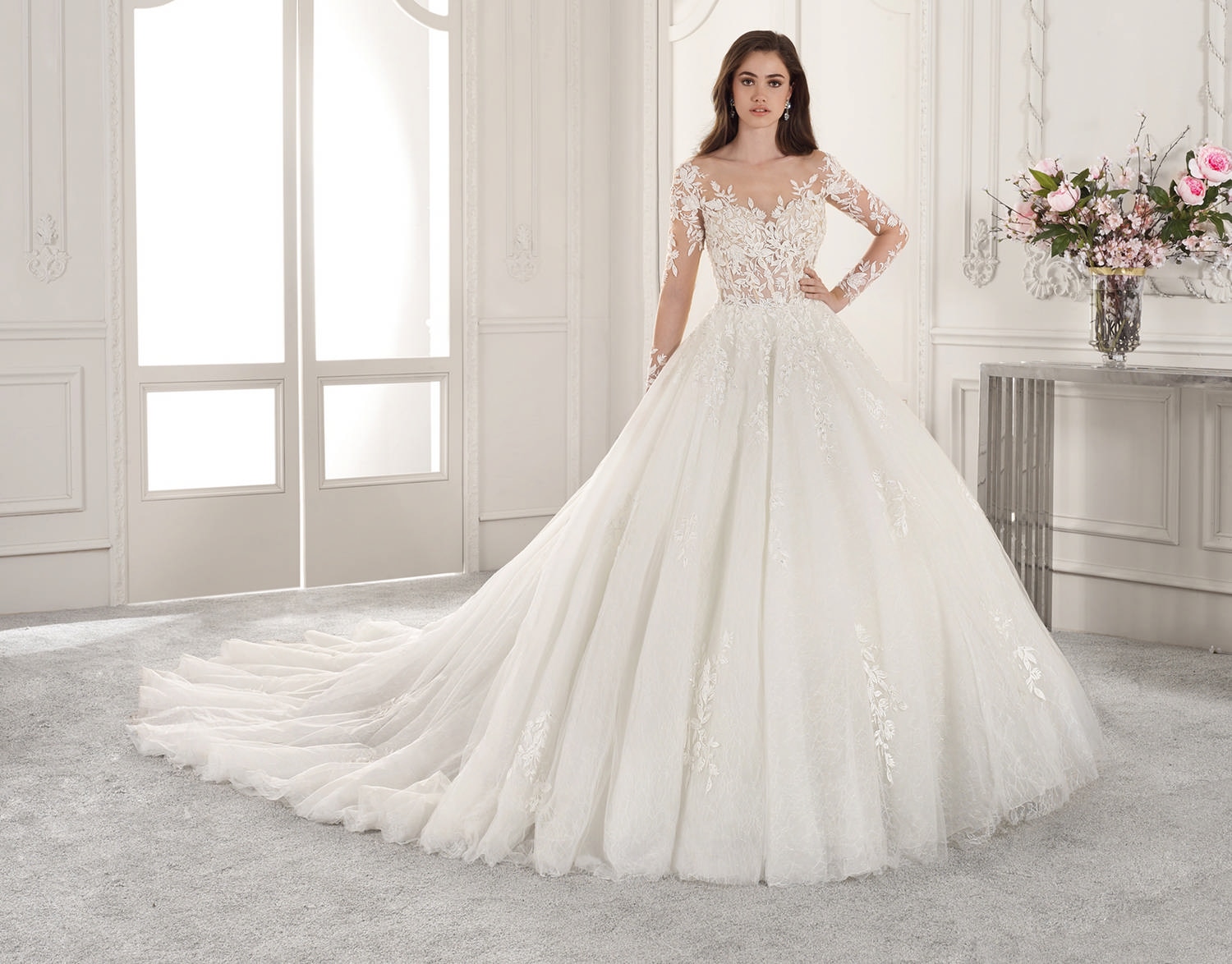 Style 875 från Demetrios i ballgown stil brudklänning
