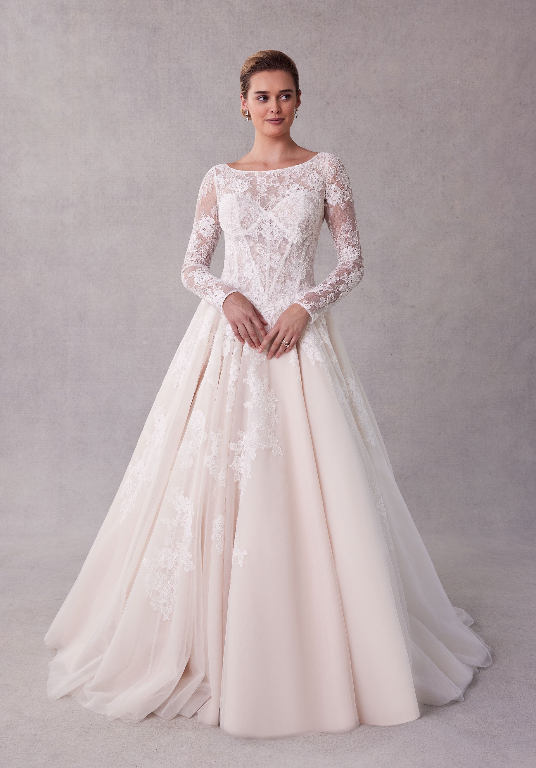 Stelle från Morilee i ball gown stil brudklänning
