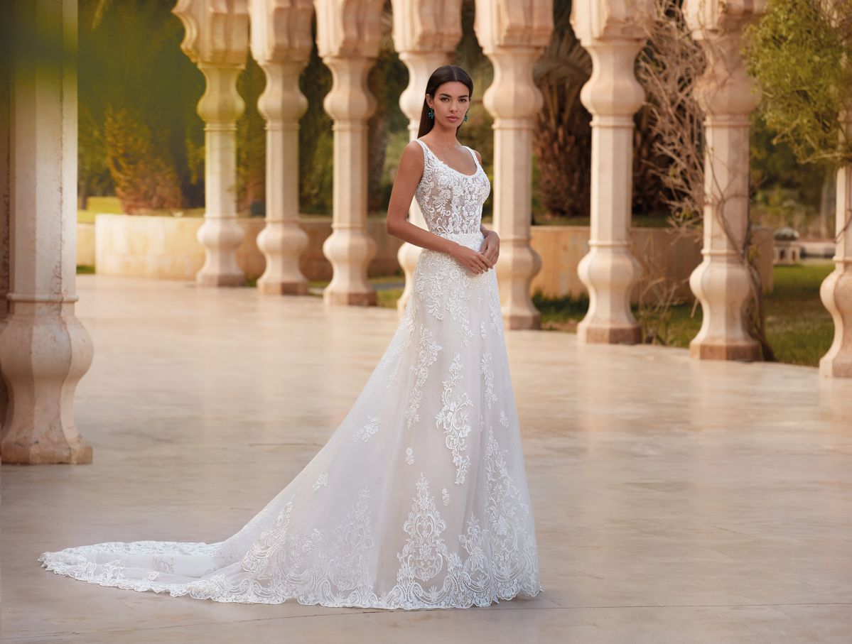 Style 1112 från Demetrios i a-line stil brudklänning