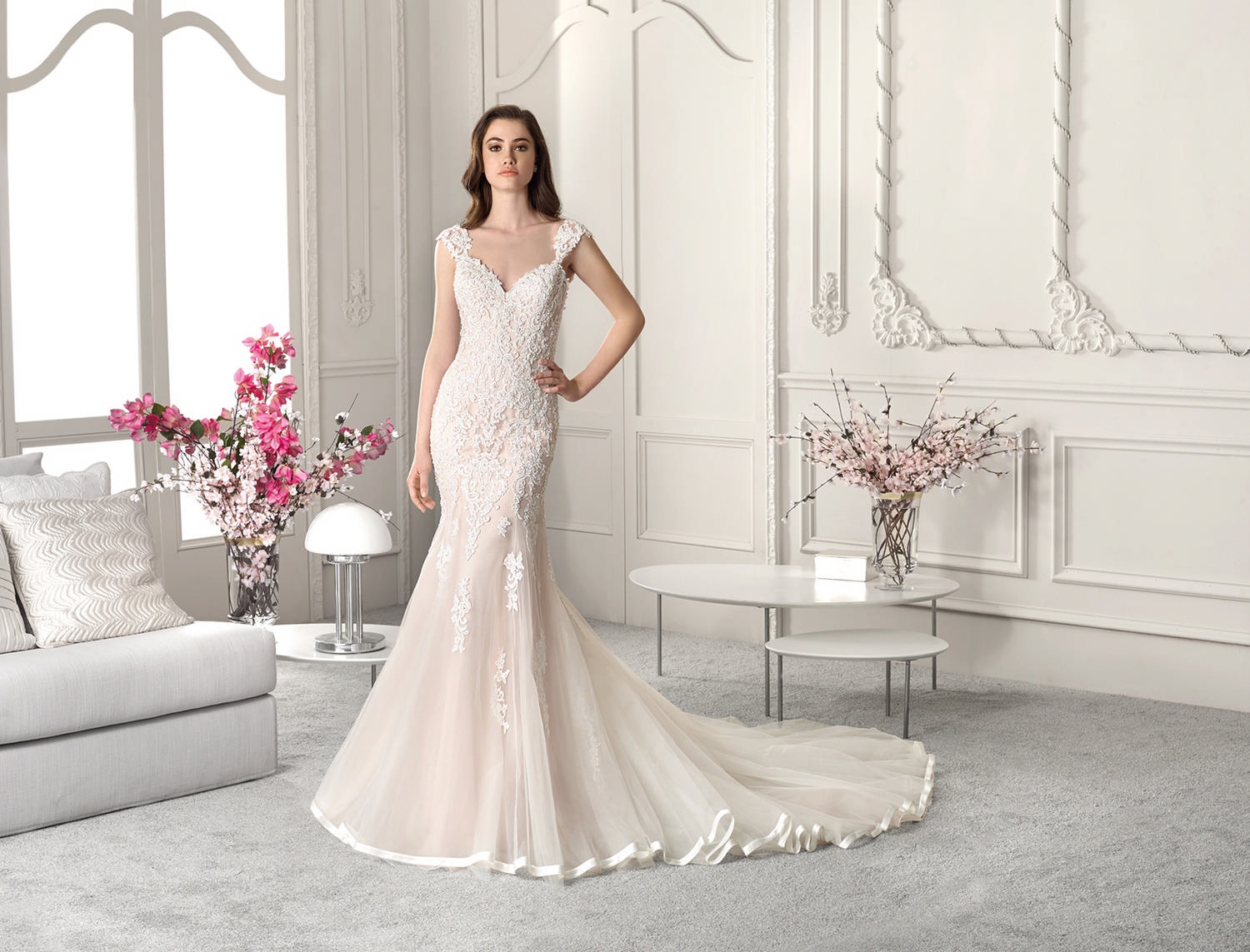 Style 816 från Demetrios i flared stil brudklänning