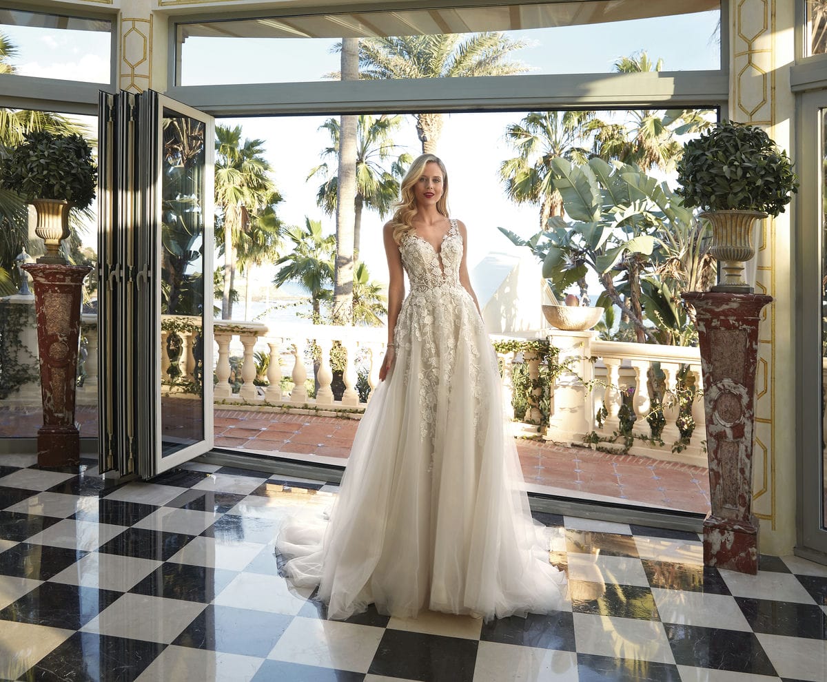 Style 1228 från Demetrios i a-line stil brudklänning