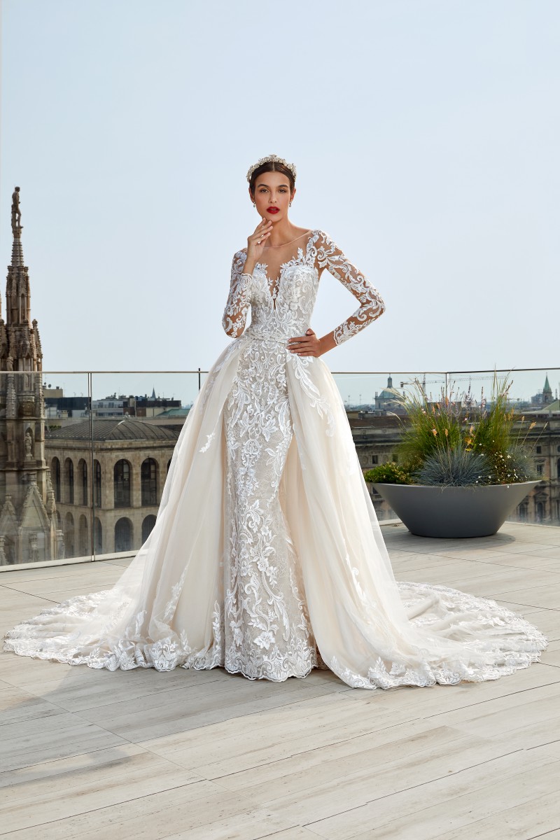 Style 1140 från Demetrios i flared stil brudklänning