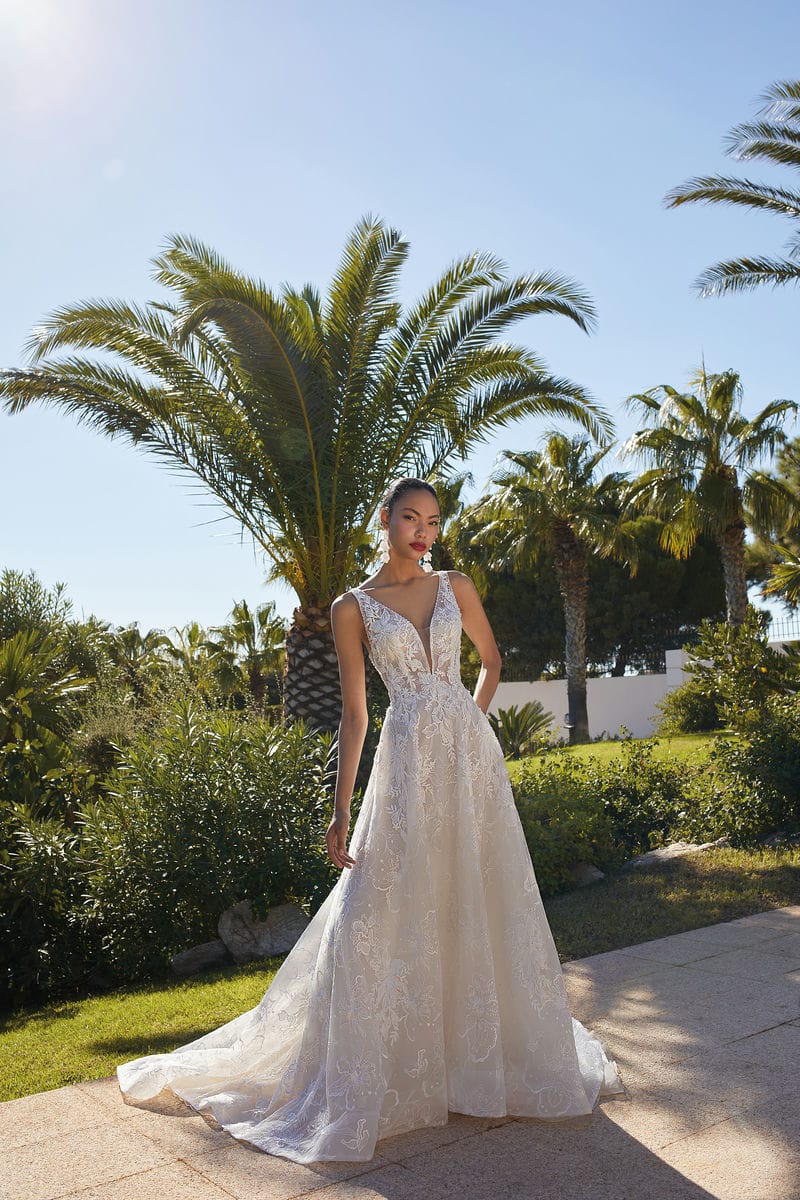 Style 200163 från Demetrios i a-line stil brudklänning