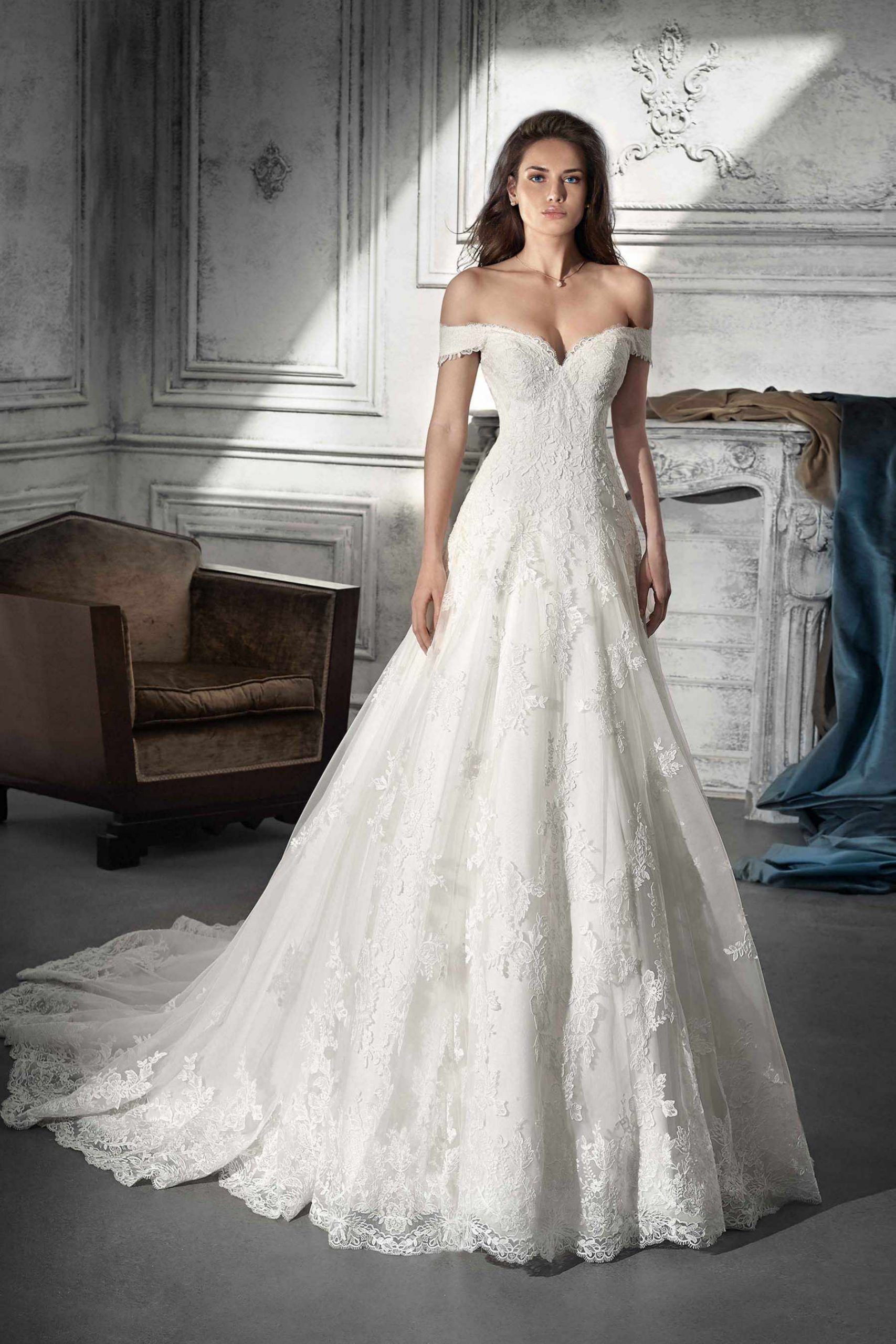 Style 738 från Demetrios i a-line stil brudklänning