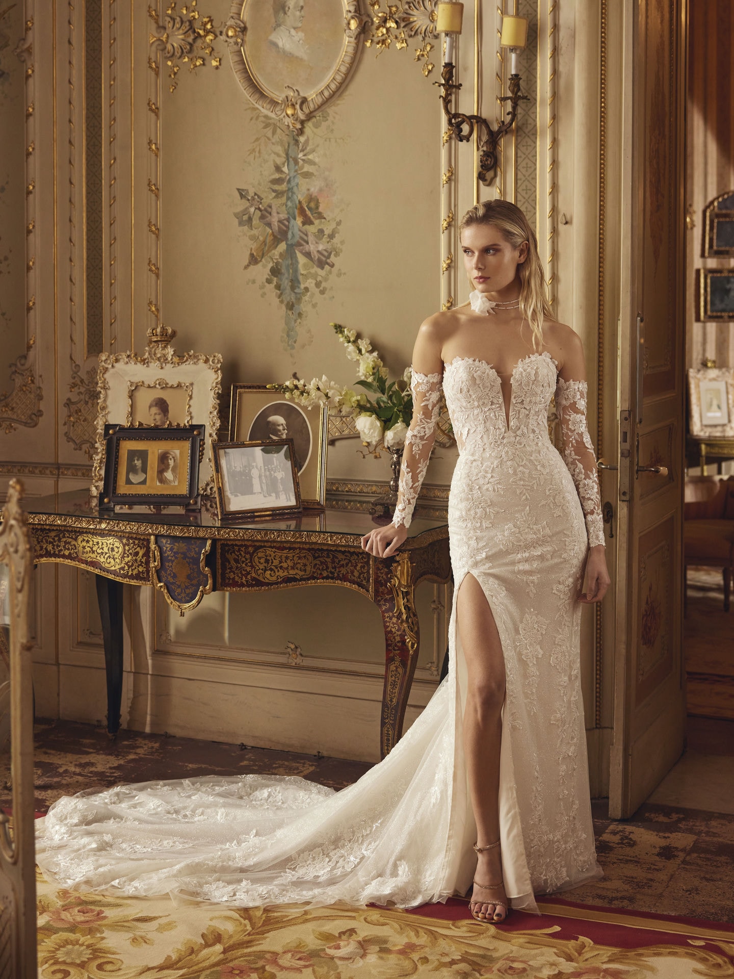 Style 1306 från Demetrios i flared stil brudklänning