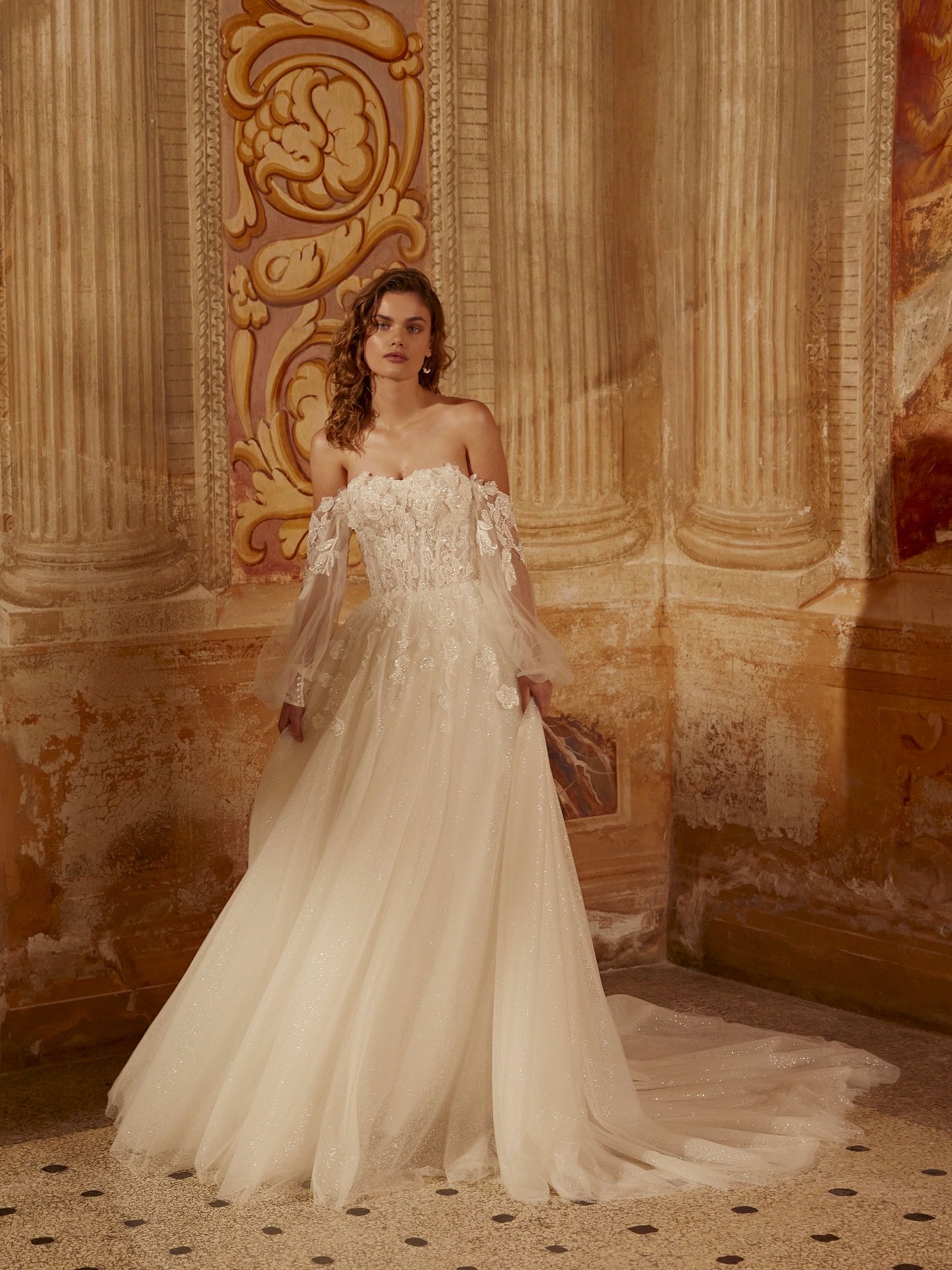 Style 1261 från Demetrios i a-line stil brudklänning