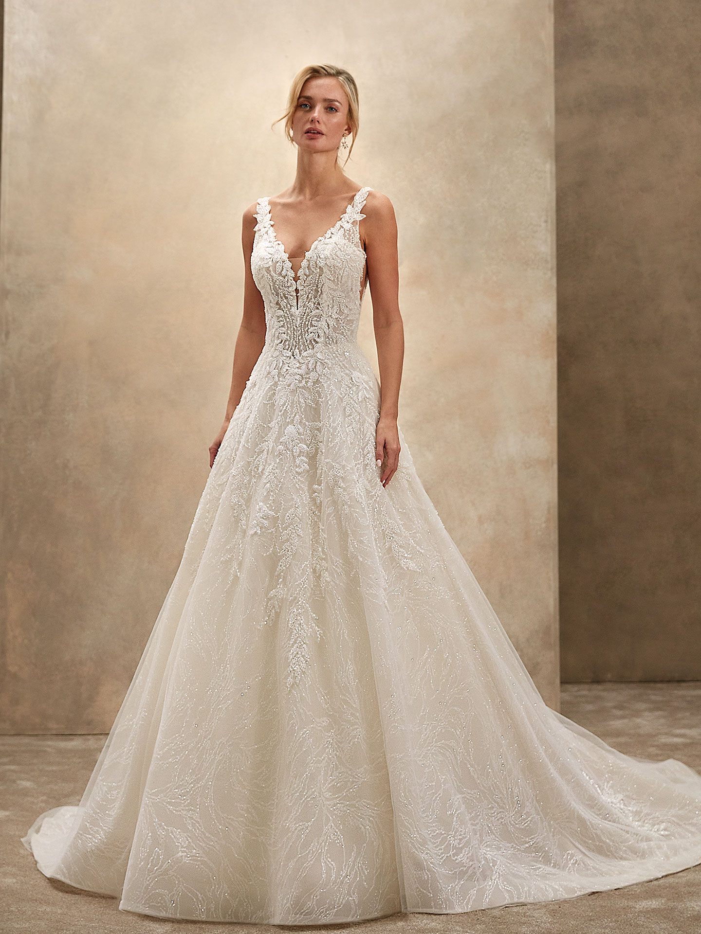 Style 1543 från Demetrios i a-line stil brudklänning