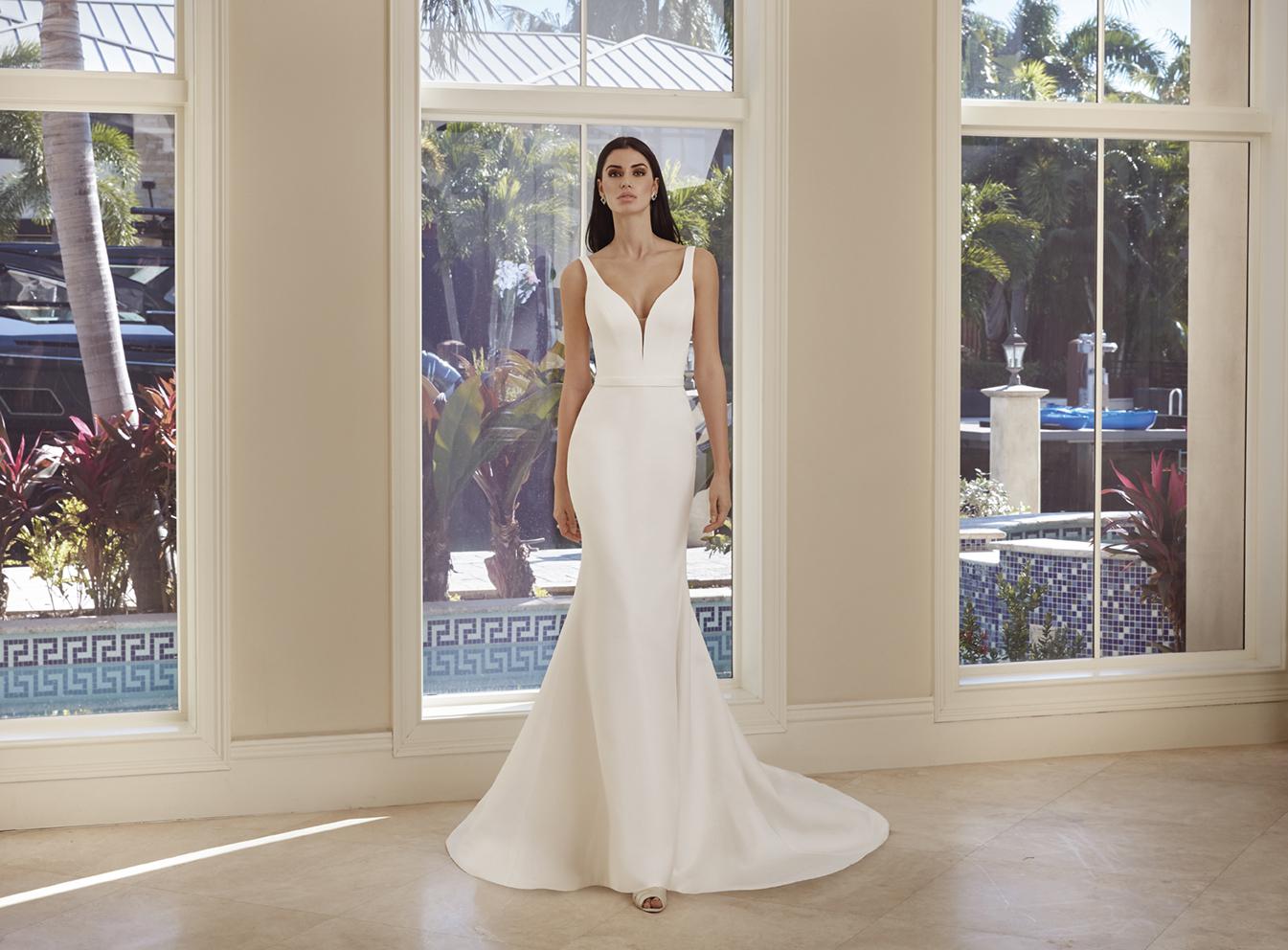 Style 1063 från Demetrios i flared stil brudklänning