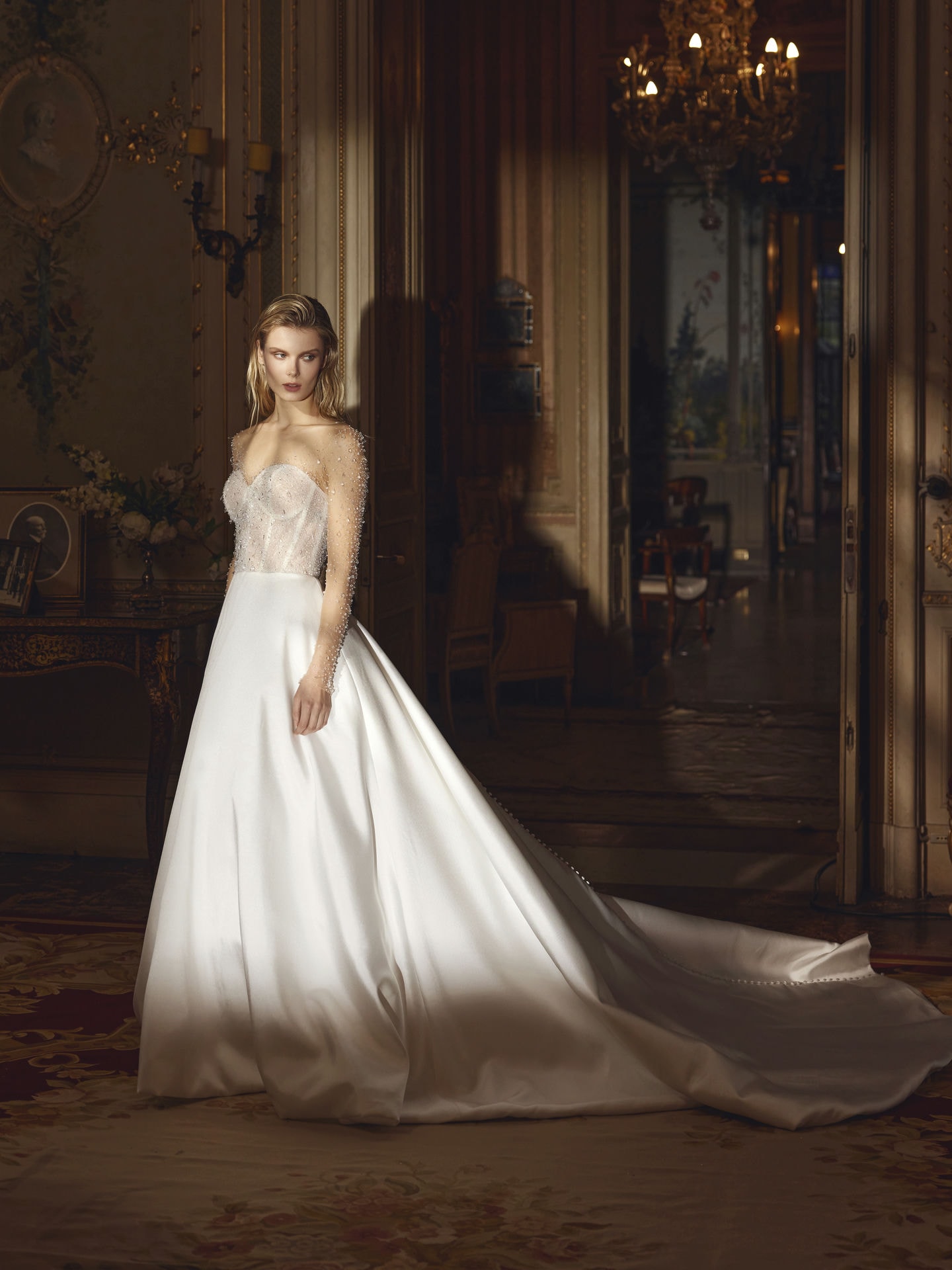 Style 1285 från Demetrios i a-line stil brudklänning
