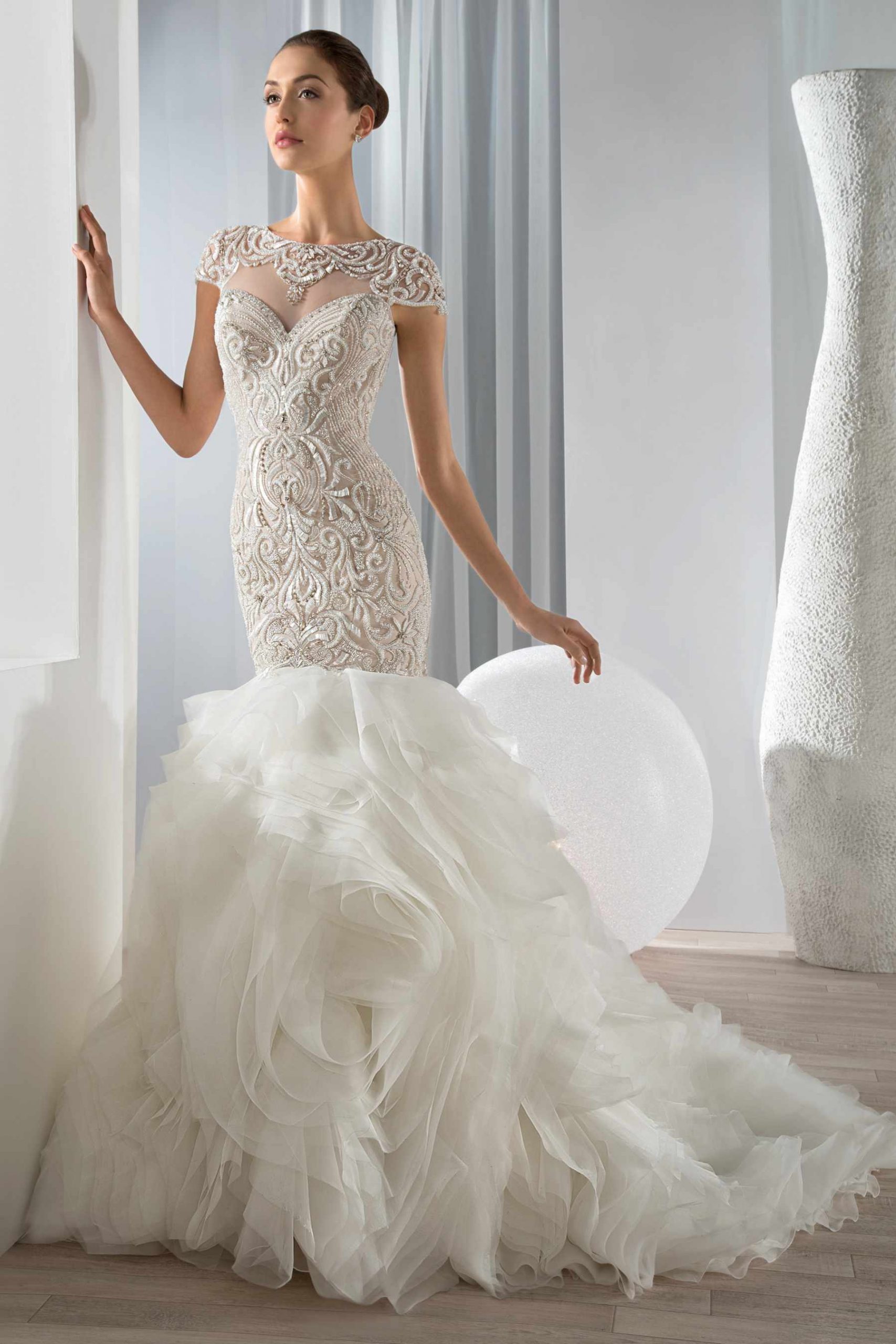 Style 634 från Demetrios i flared stil brudklänning