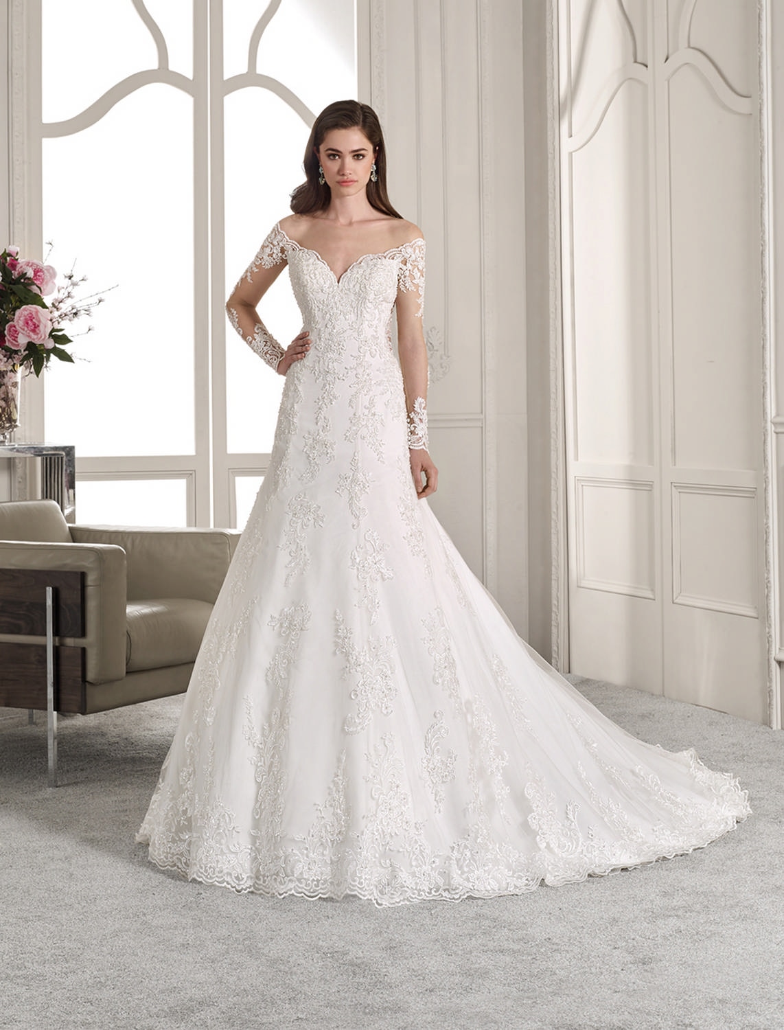 Style 841 från Demetrios i a-line stil brudklänning