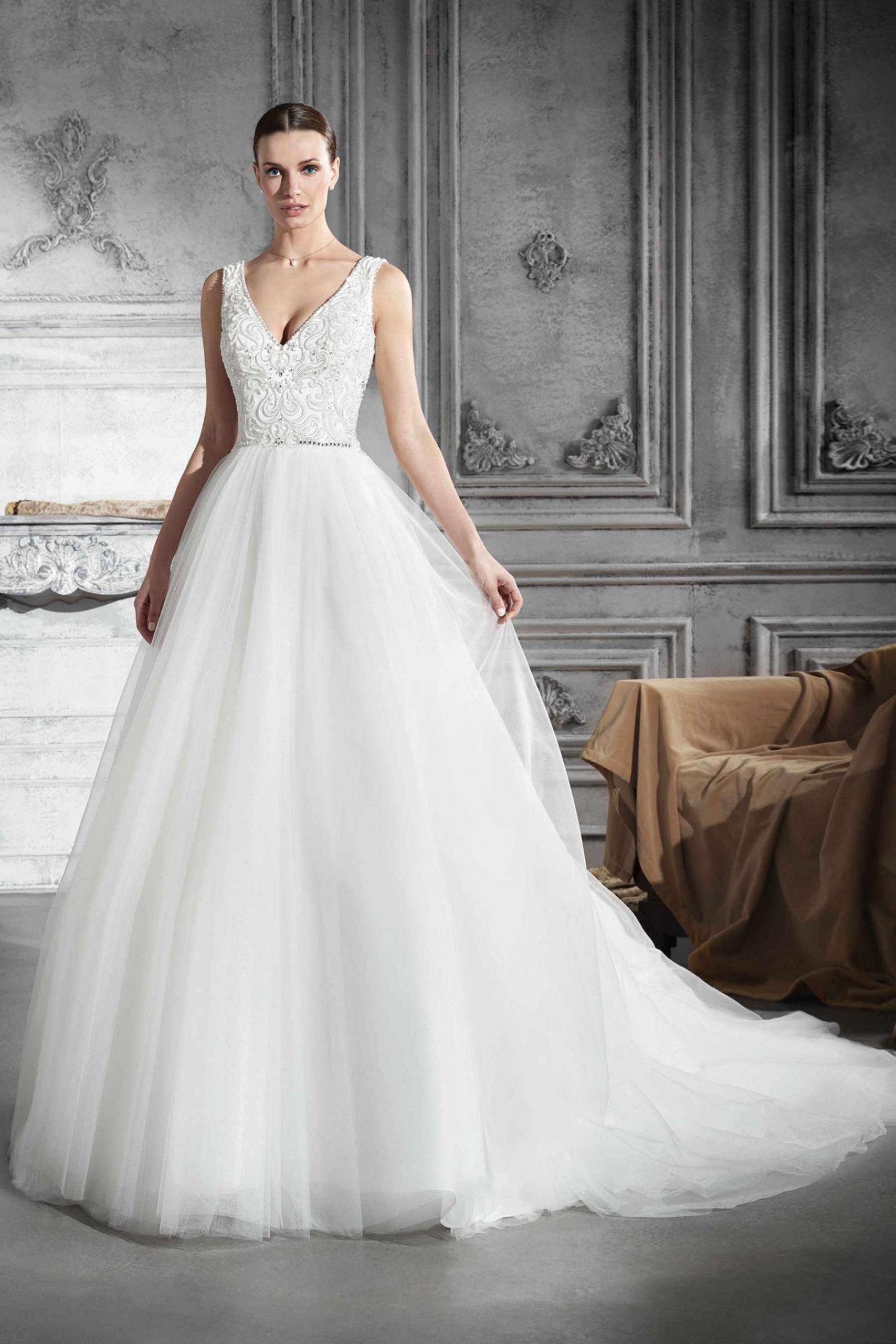 Style 797 från Demetrios i a-line stil brudklänning