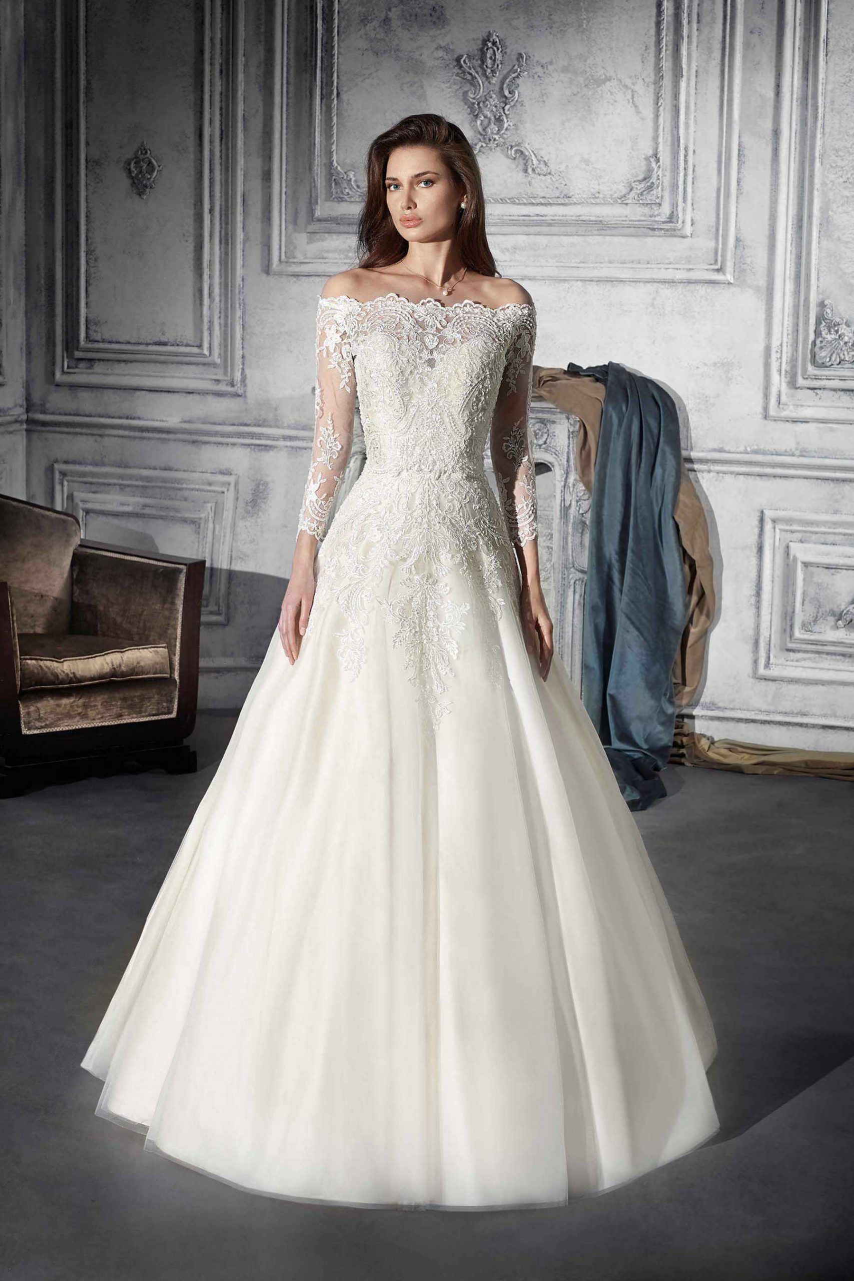 Style 734 från Demetrios i a-line stil brudklänning