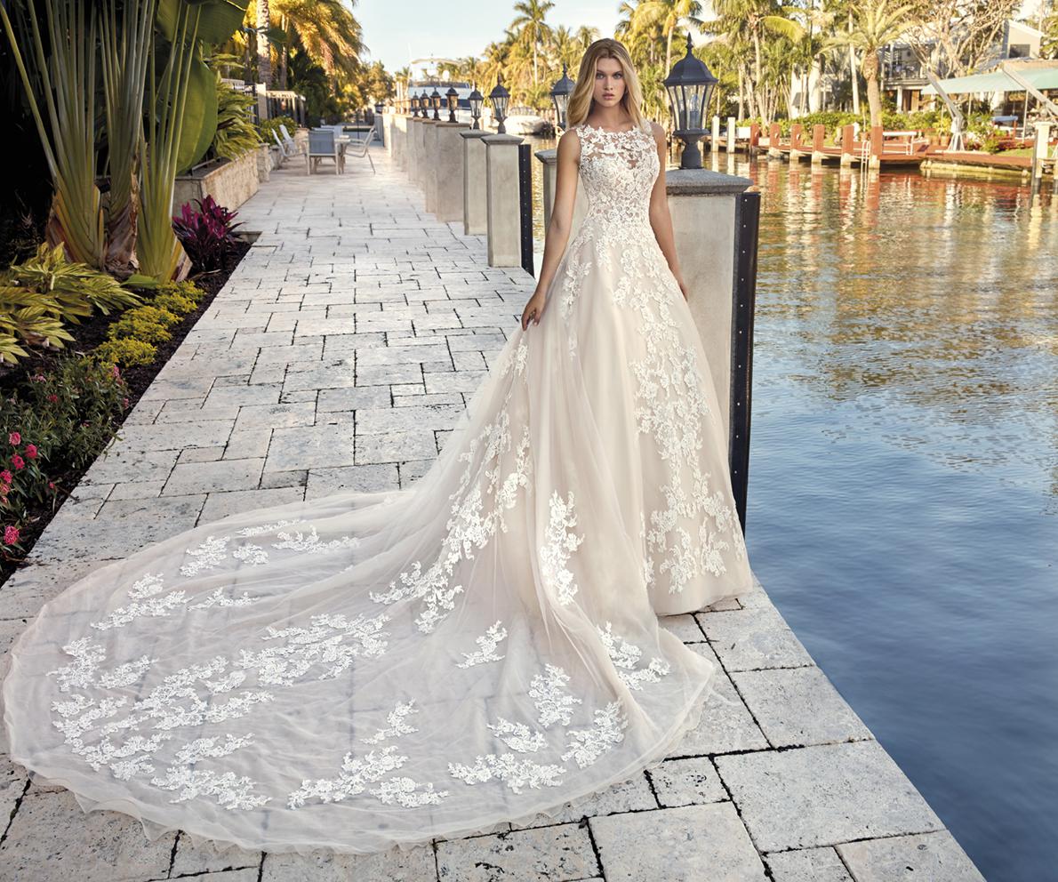 Style 1039 från Demetrios i a-line stil brudklänning