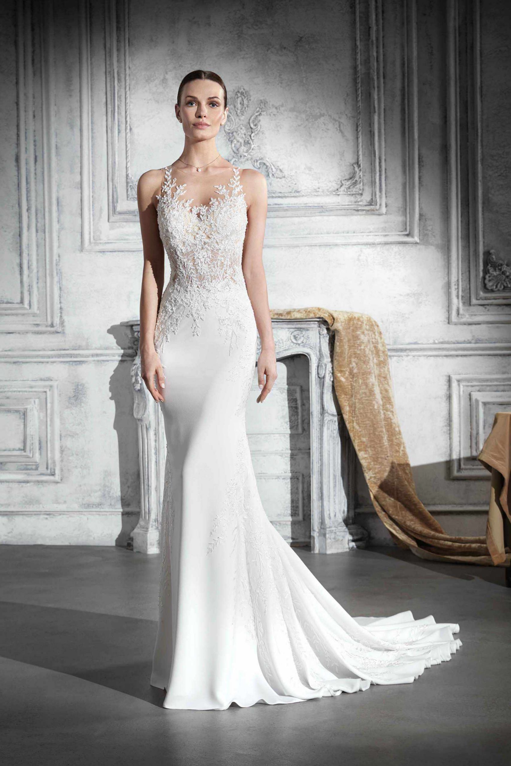 Style 794 från Demetrios i sheath stil brudklänning