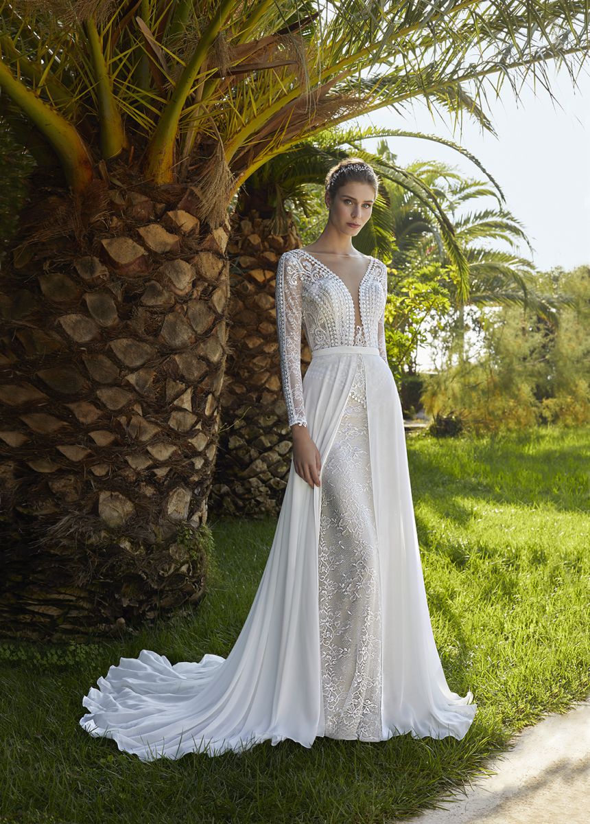Style – DR332 från Demetrios i sheath stil brudklänning