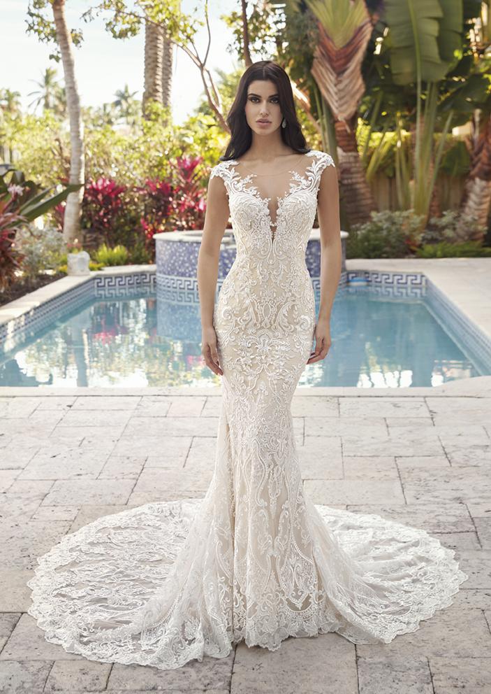 Style 1058 från Demetrios i flared stil brudklänning
