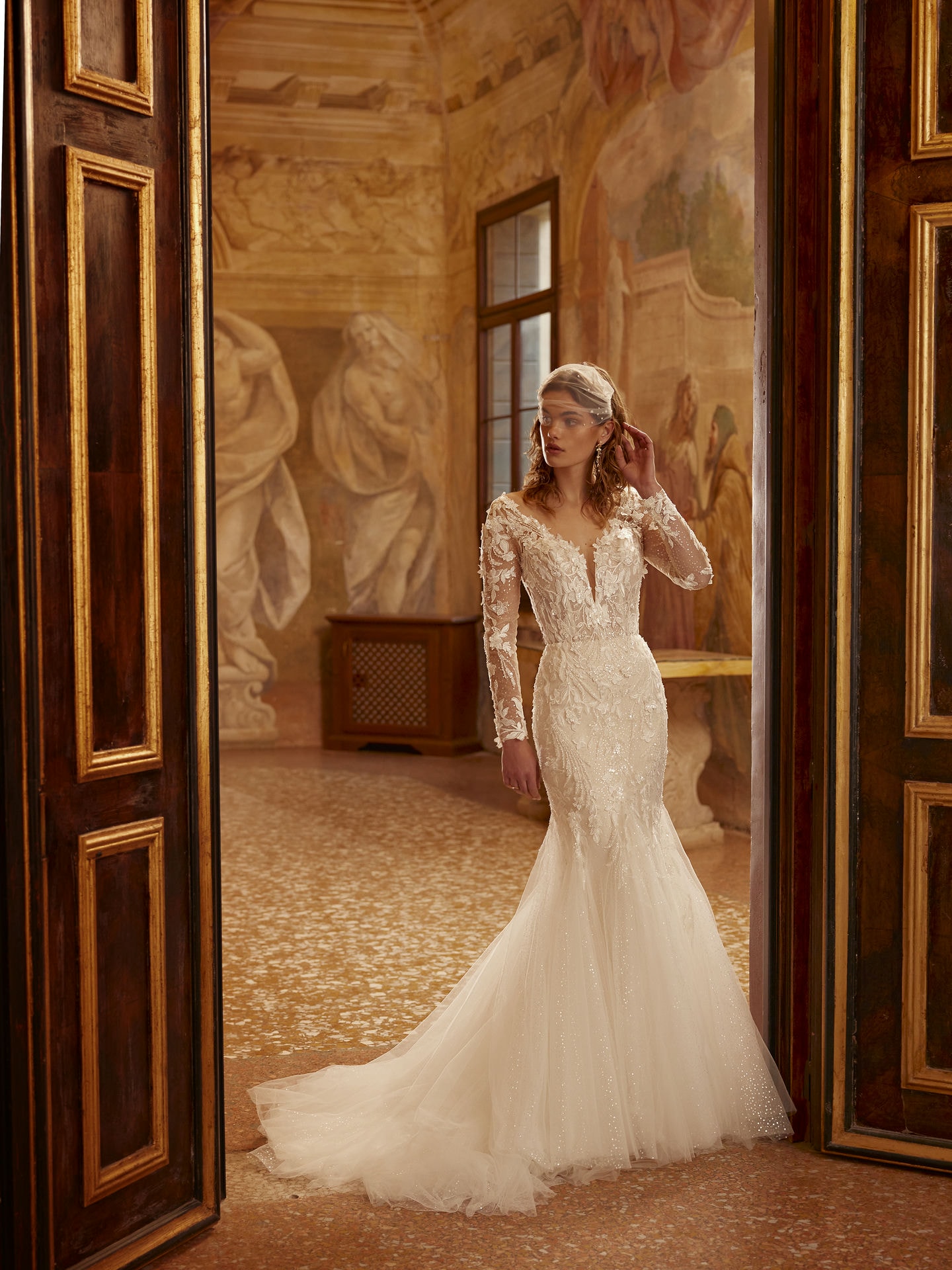 Style 1271 från Demetrios i flared stil brudklänning