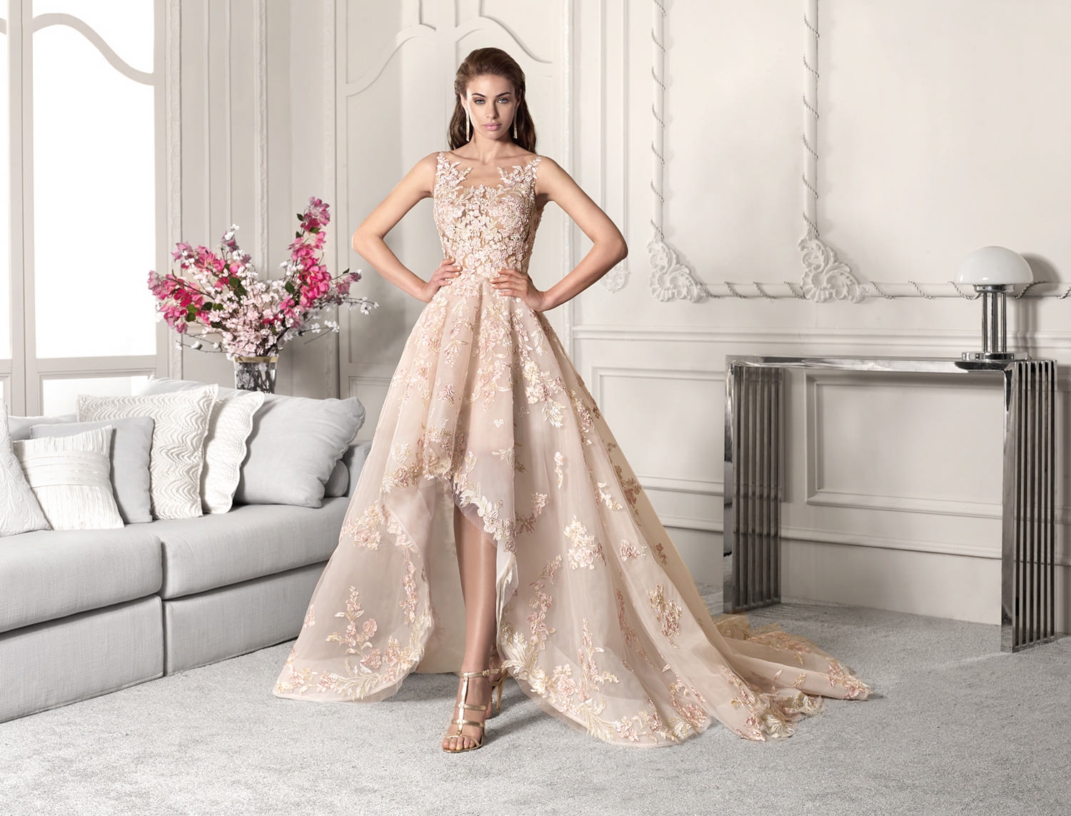 Style 879 från Demetrios i a-line, short to long stil brudklänning