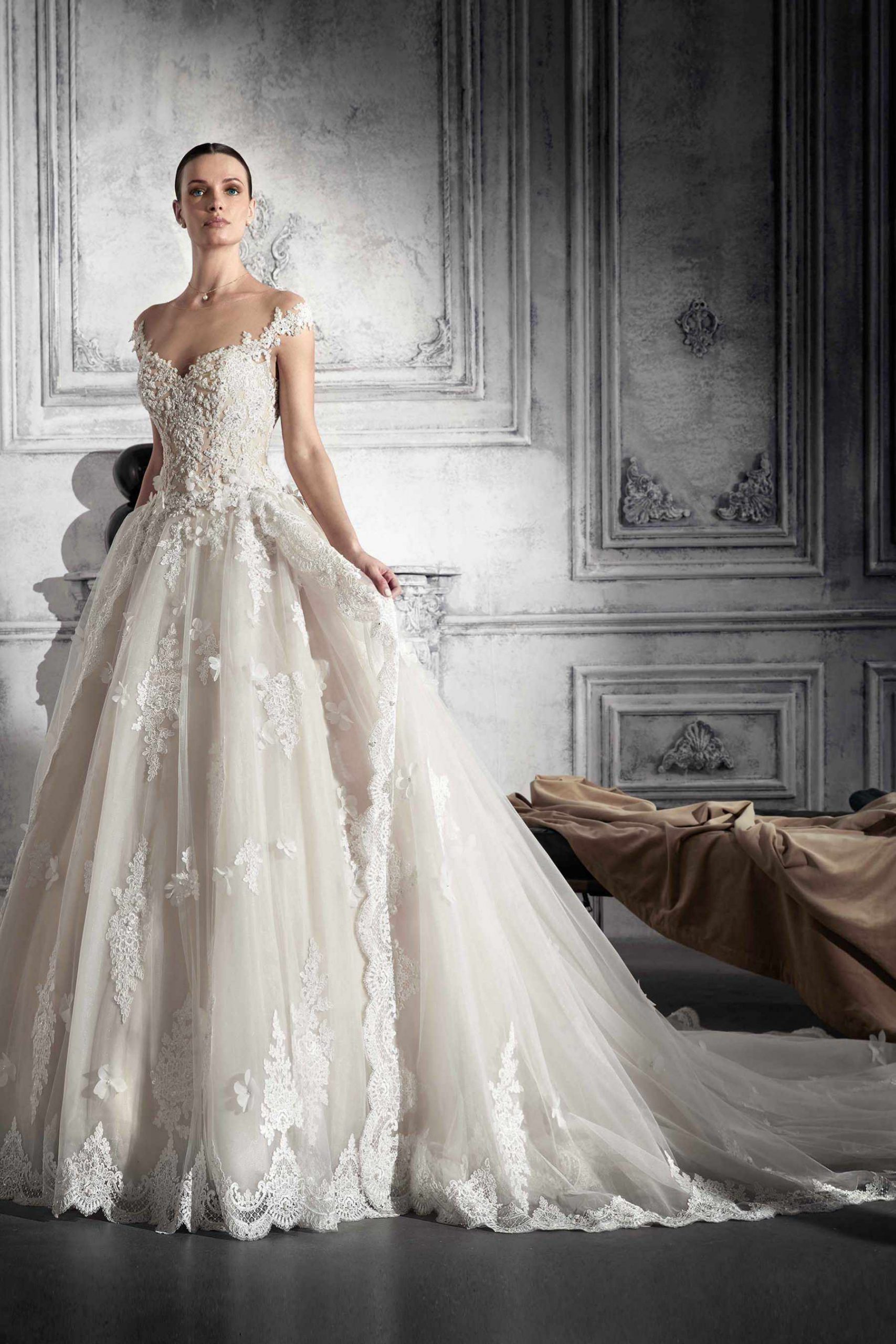 Style 780 från Demetrios i ballgown stil brudklänning