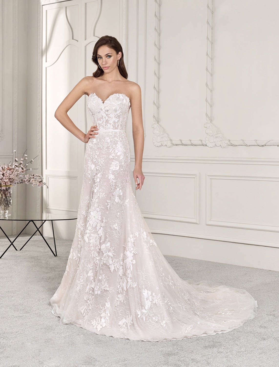 Style 869 från Demetrios i a-line stil brudklänning