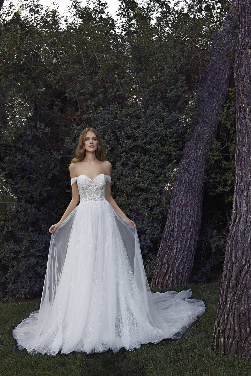 Style 200136 från Demetrios i a-line stil brudklänning