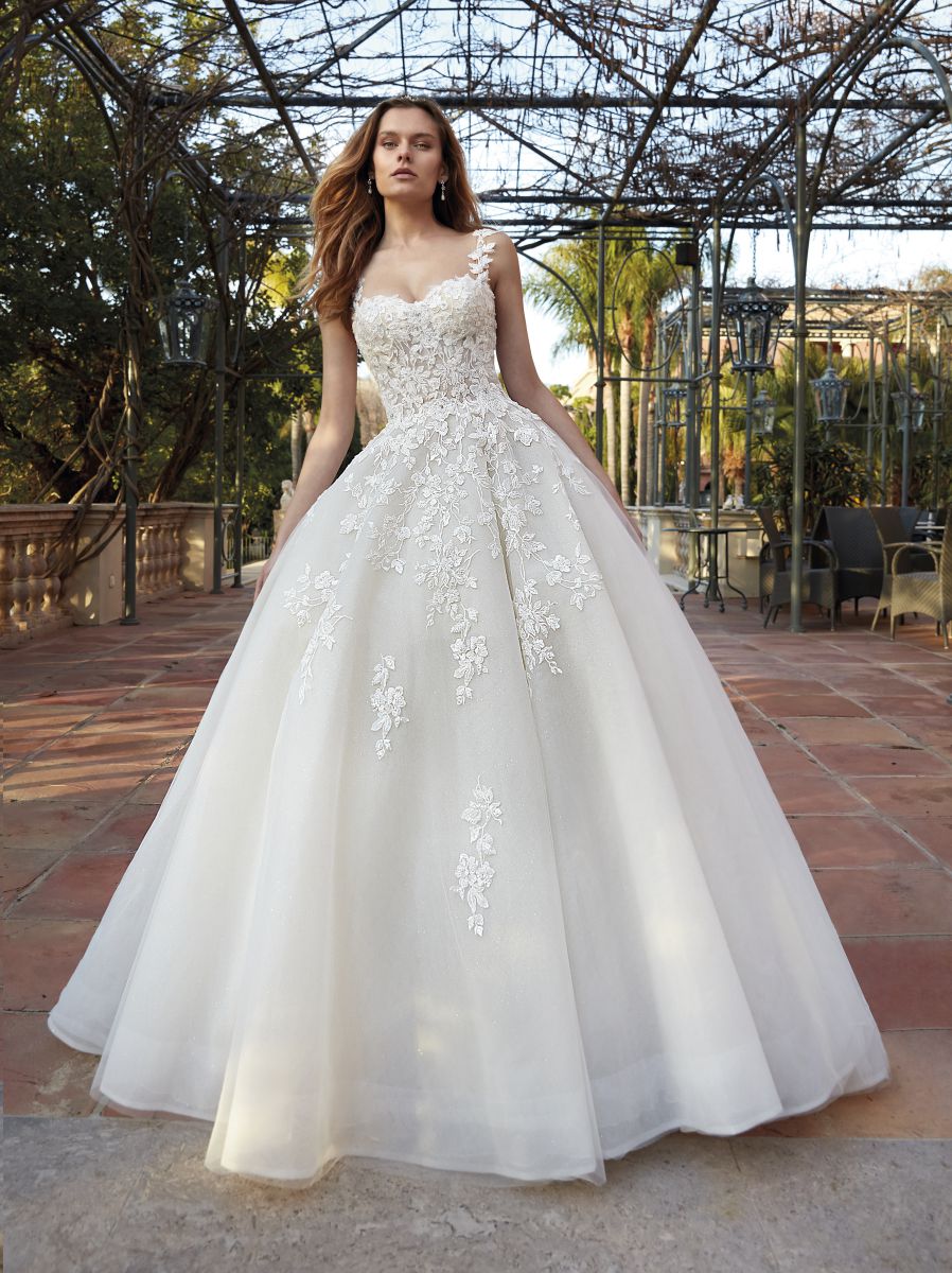 Style 1202 från Demetrios i ballgown stil brudklänning