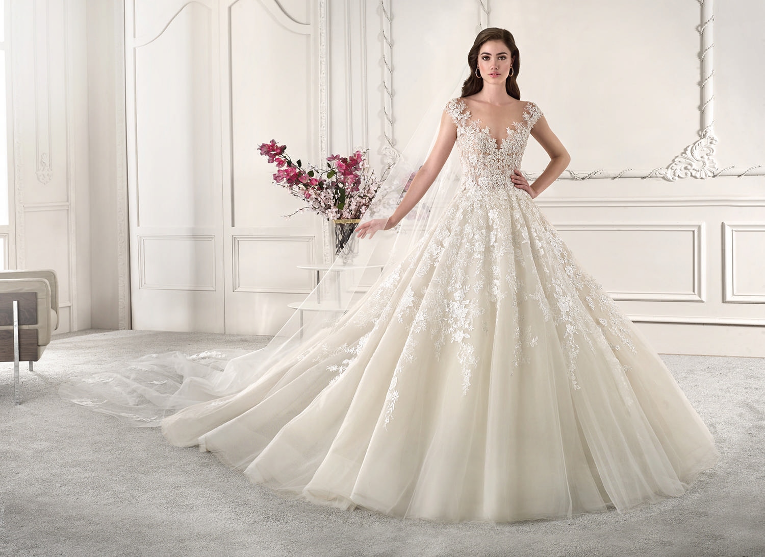 Style 873 från Demetrios i ballgown stil brudklänning