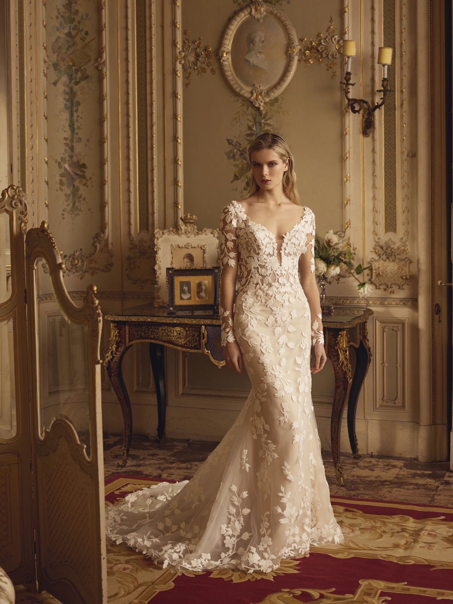 Style 1305 från Demetrios i flared stil brudklänning