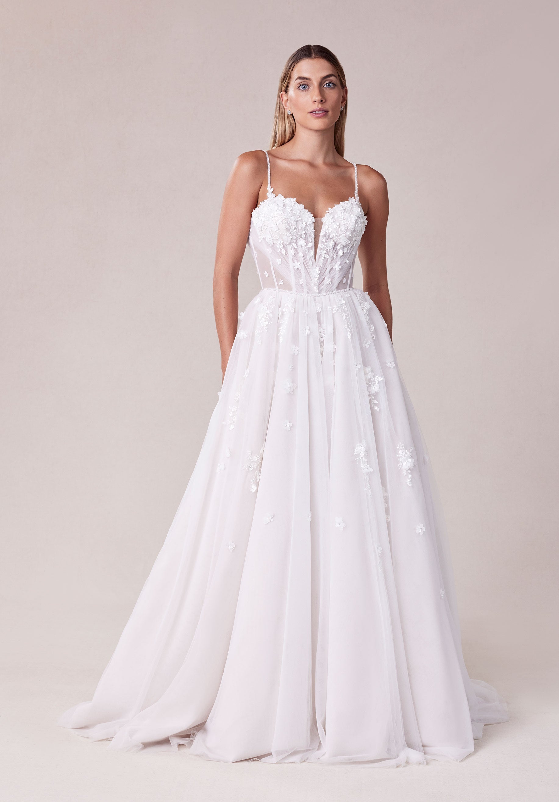 Samira från Morilee i a-line, ball gown stil brudklänning