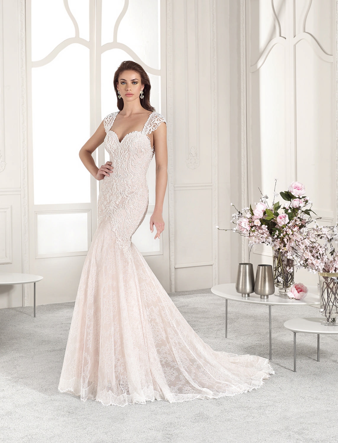 Style 814 från Demetrios i flared stil brudklänning