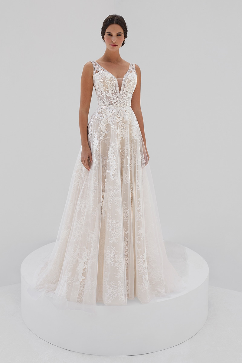 Style 20106 från Demetrios i ballgown stil brudklänning