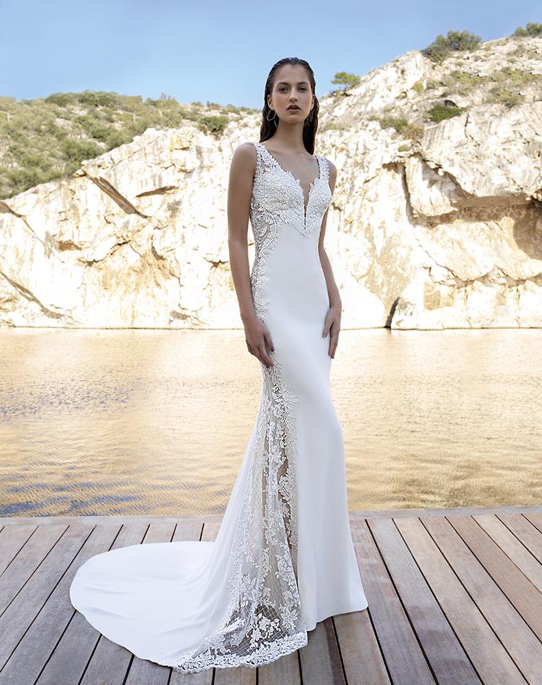 Style DR288 från Demetrios i sheath stil brudklänning