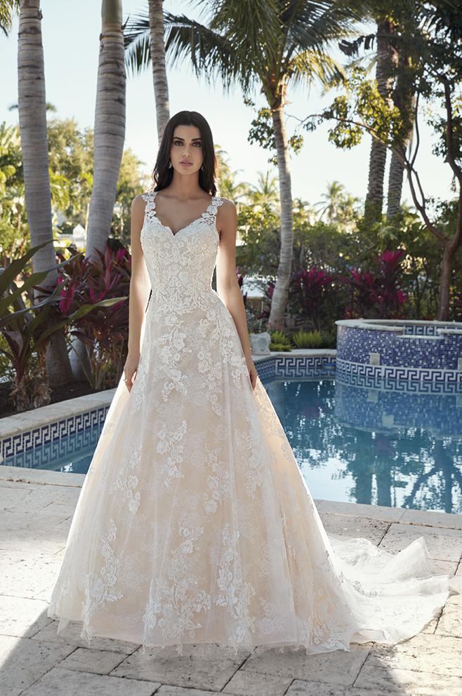 Style 1041 från Demetrios i a-line stil brudklänning