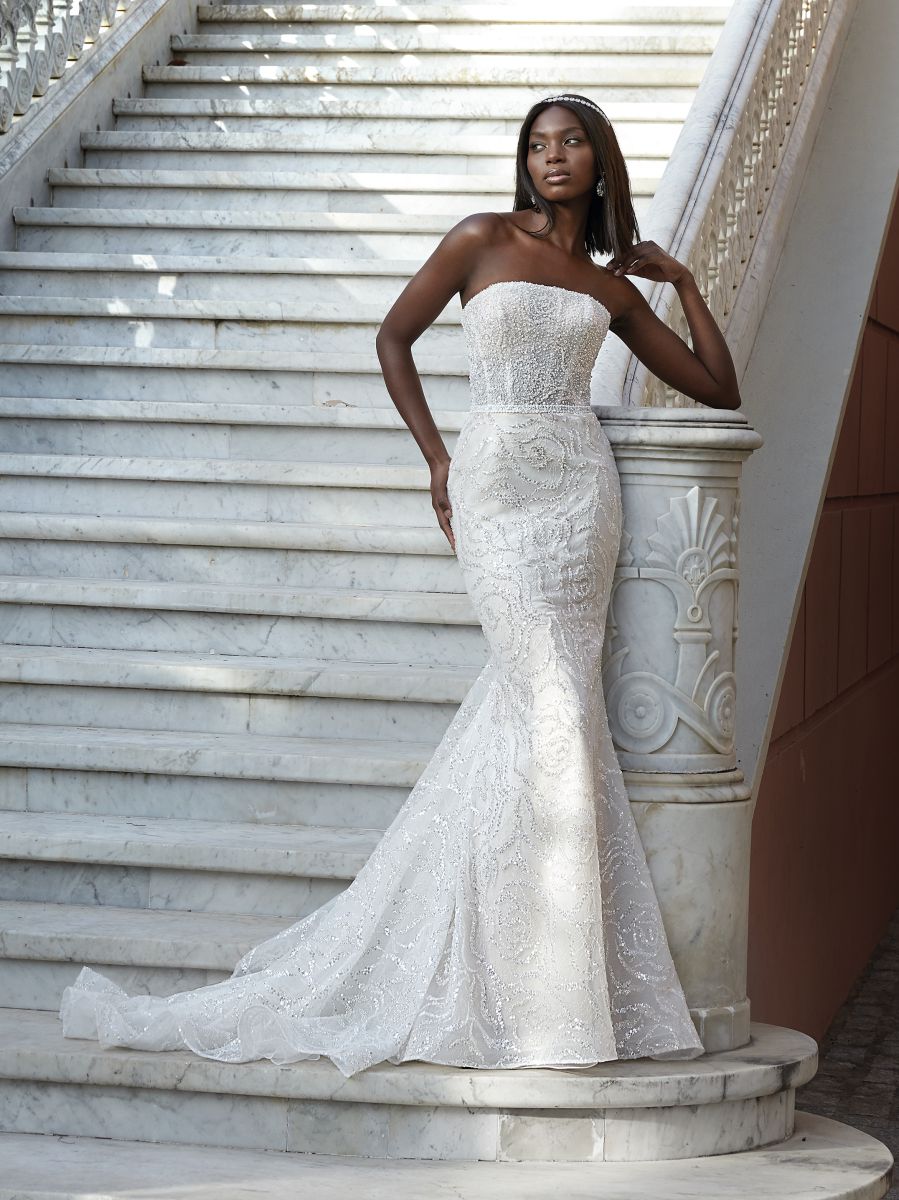 Style 1208 från Demetrios i flared stil brudklänning