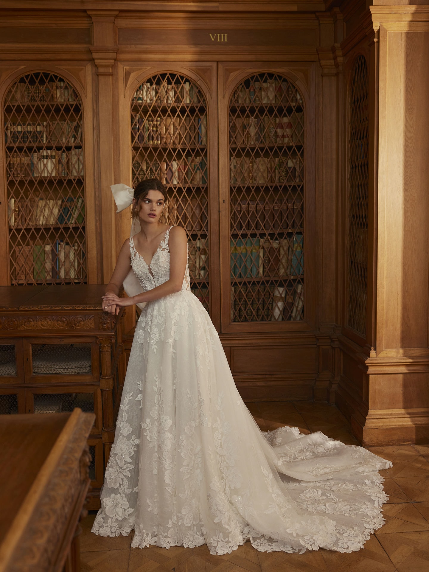 Style 1268 från Demetrios i a-line stil brudklänning
