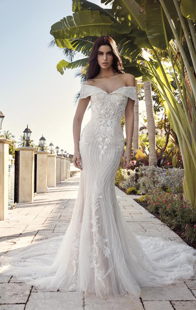 Style 1052 från Demetrios i flared stil brudklänning