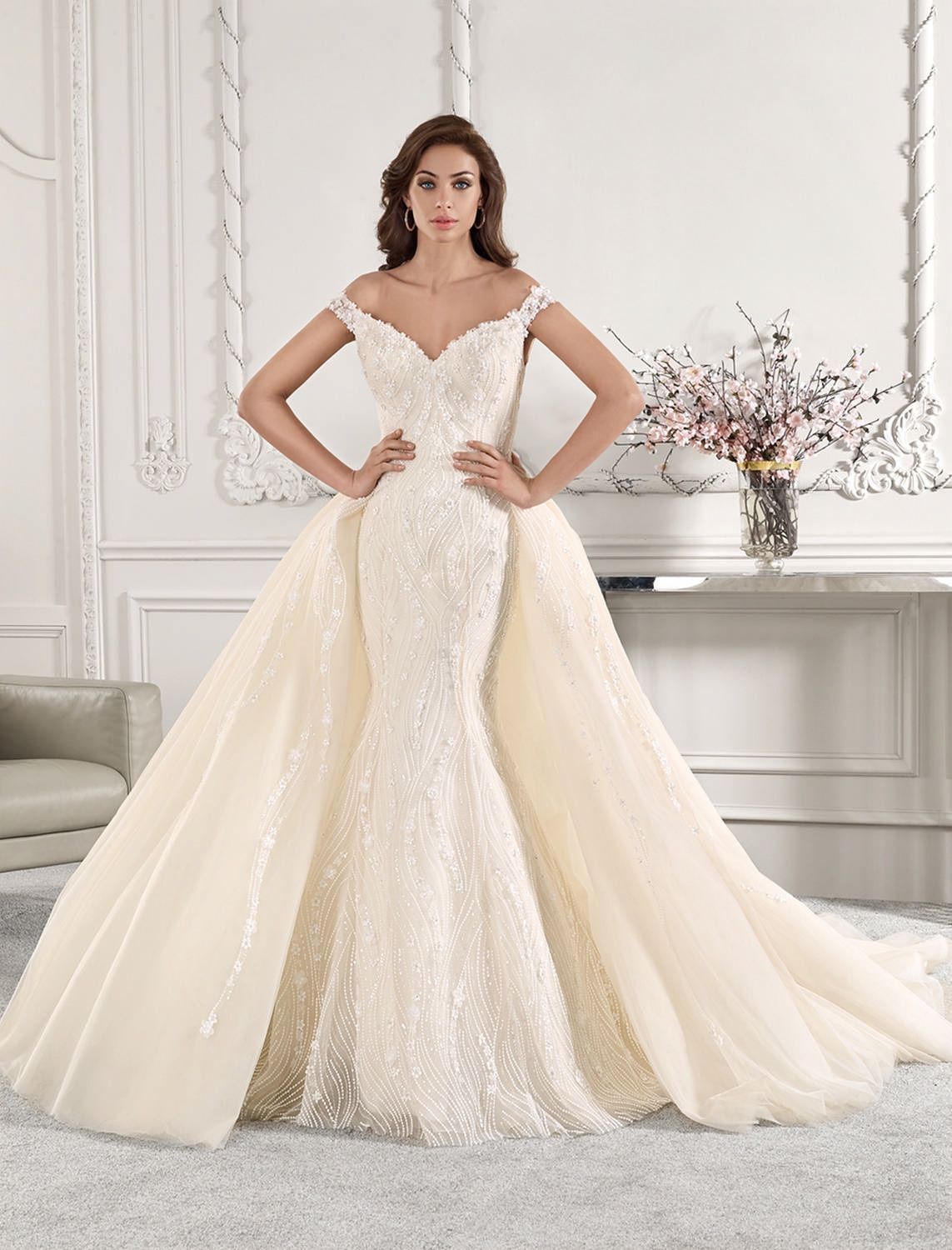 Style 868 från Demetrios i flared stil brudklänning
