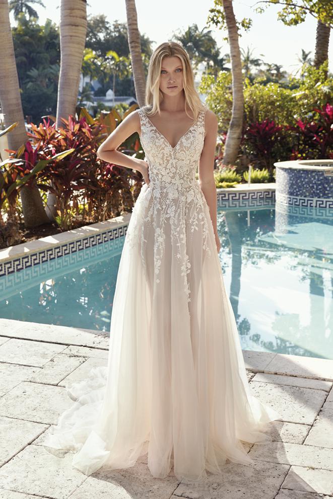 Style 1001 från Demetrios i a-line stil brudklänning