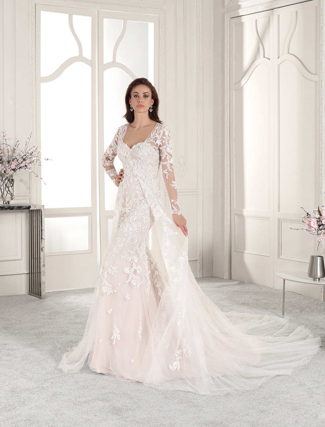 Style 839 från Demetrios i flared stil brudklänning